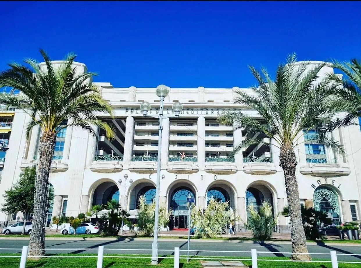Le Grand Palais De La Mediterranee Beach Access Apartments - Top Choice In Nice