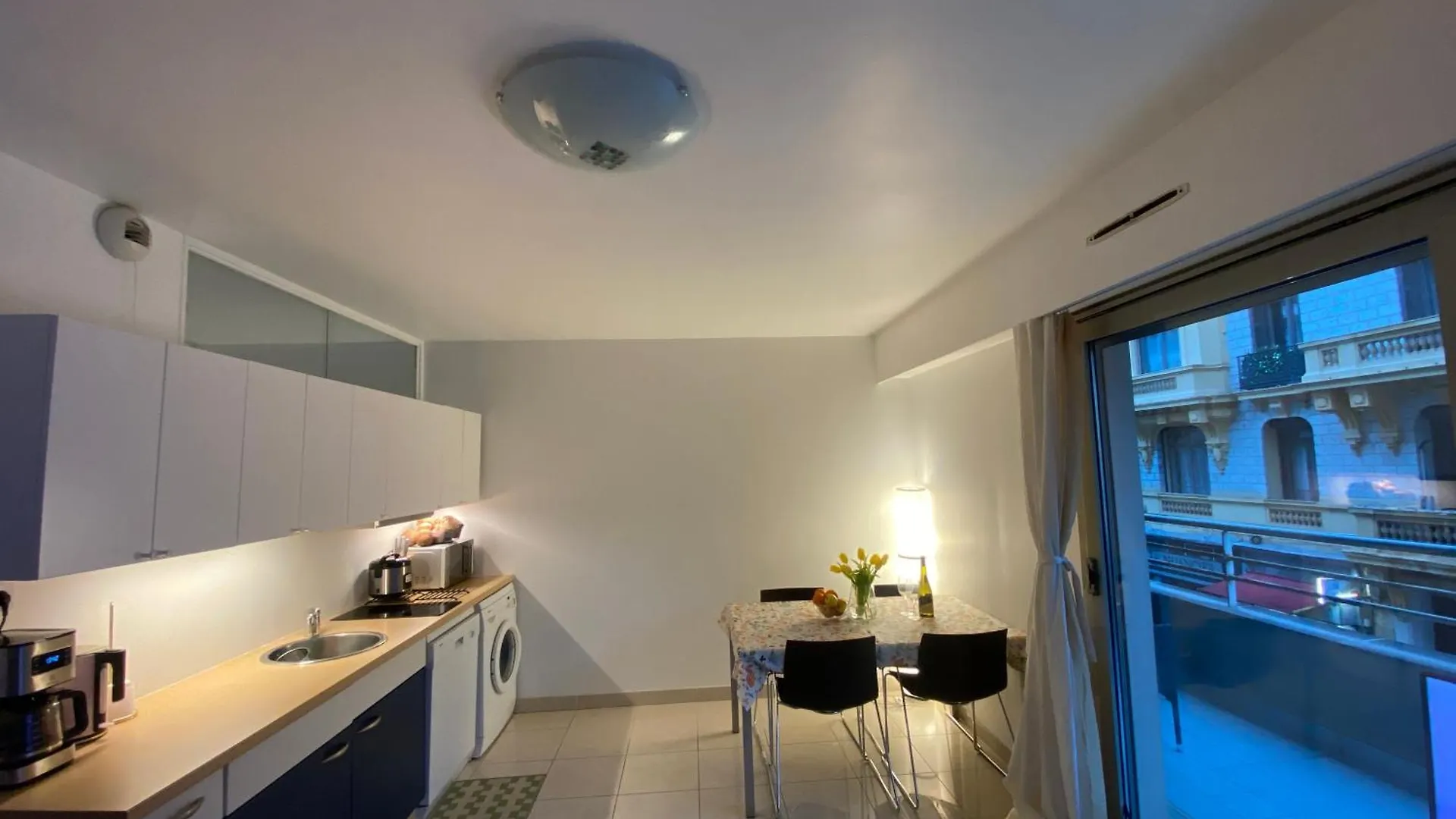 Le Grand Palais De La Mediterranee Beach Access Apartments - Top Choice In Nice