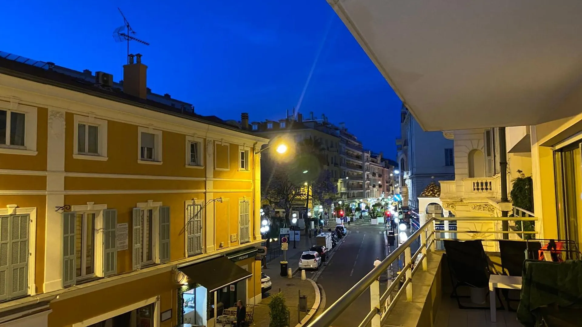 Le Grand Palais De La Mediterranee Beach Access Apartments - Top Choice In Nice