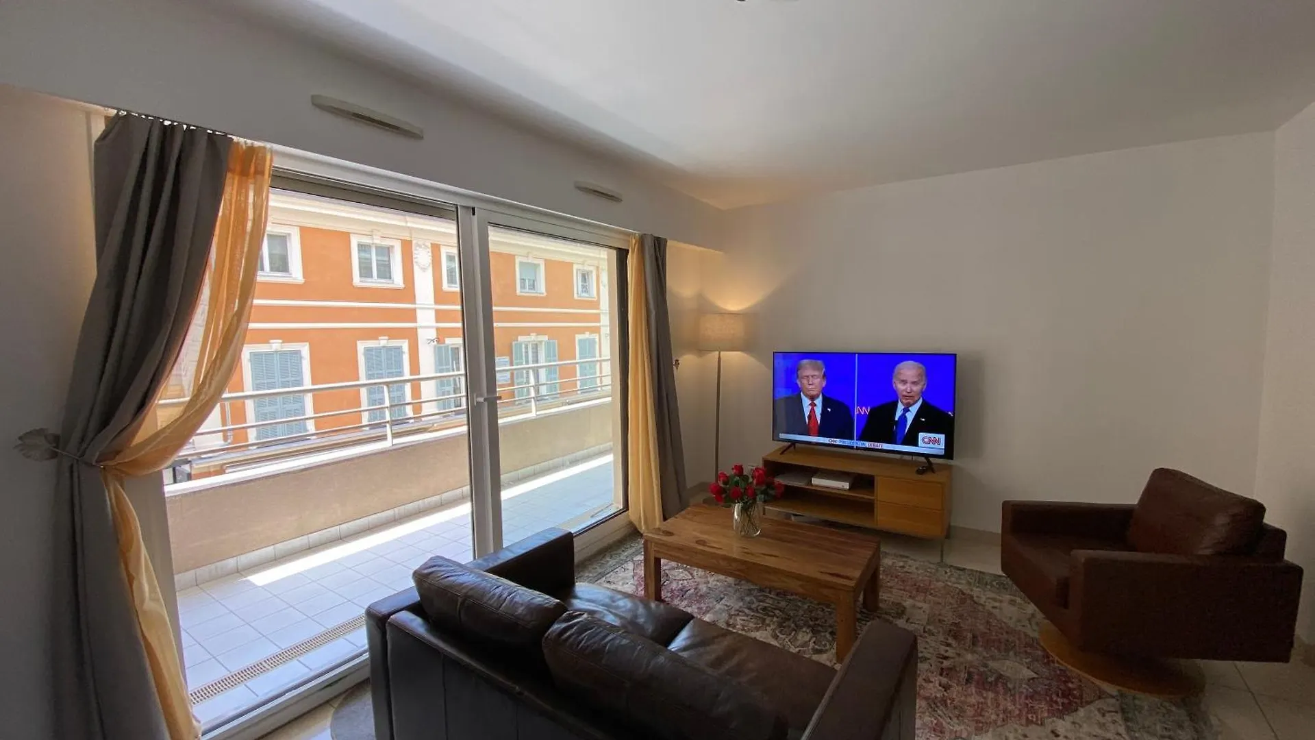 Le Grand Palais De La Mediterranee Beach Access Apartments - Top Choice In Nice