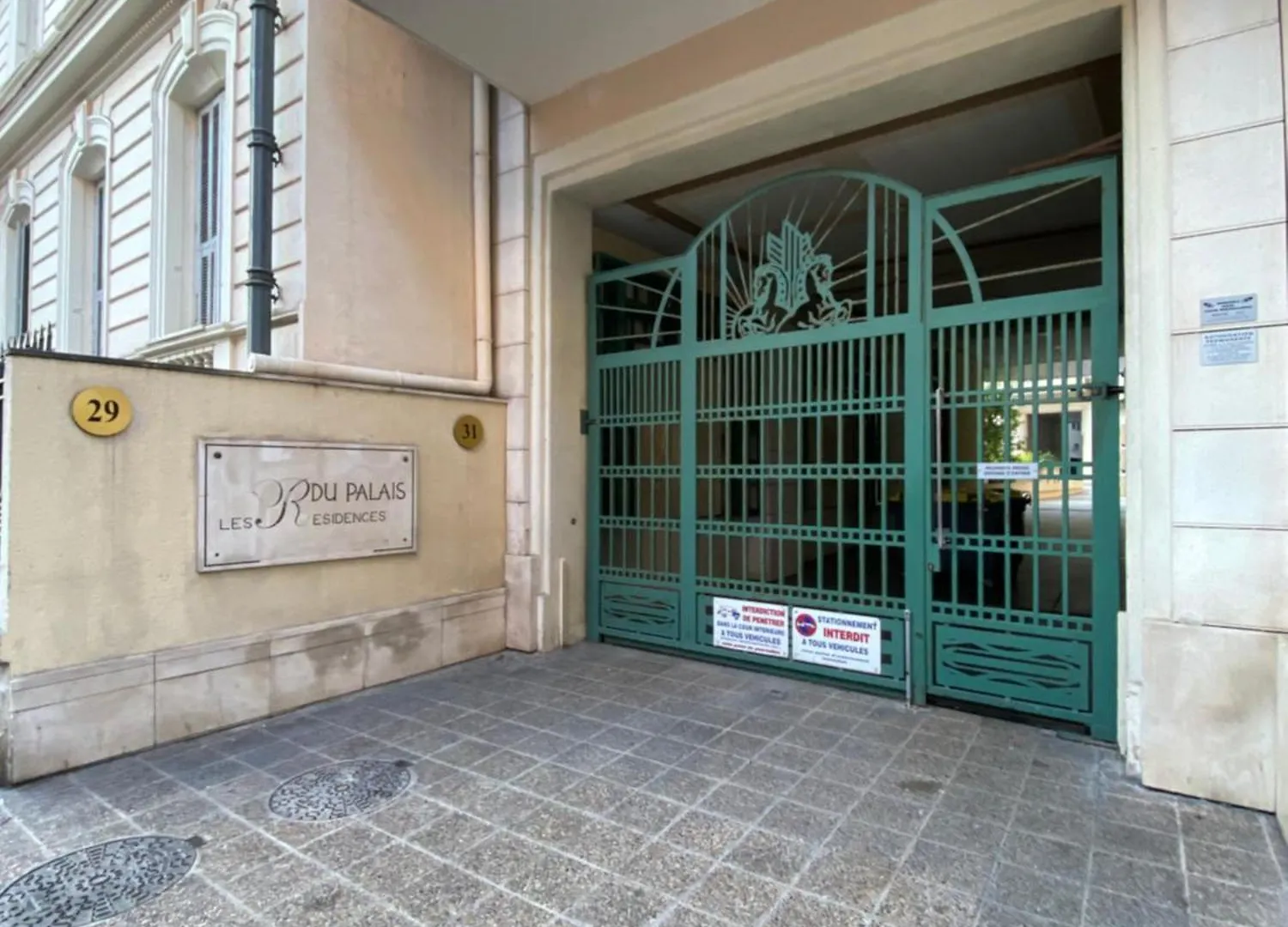 Le Grand Palais De La Mediterranee Beach Access Apartments - Top Choice In Nice France