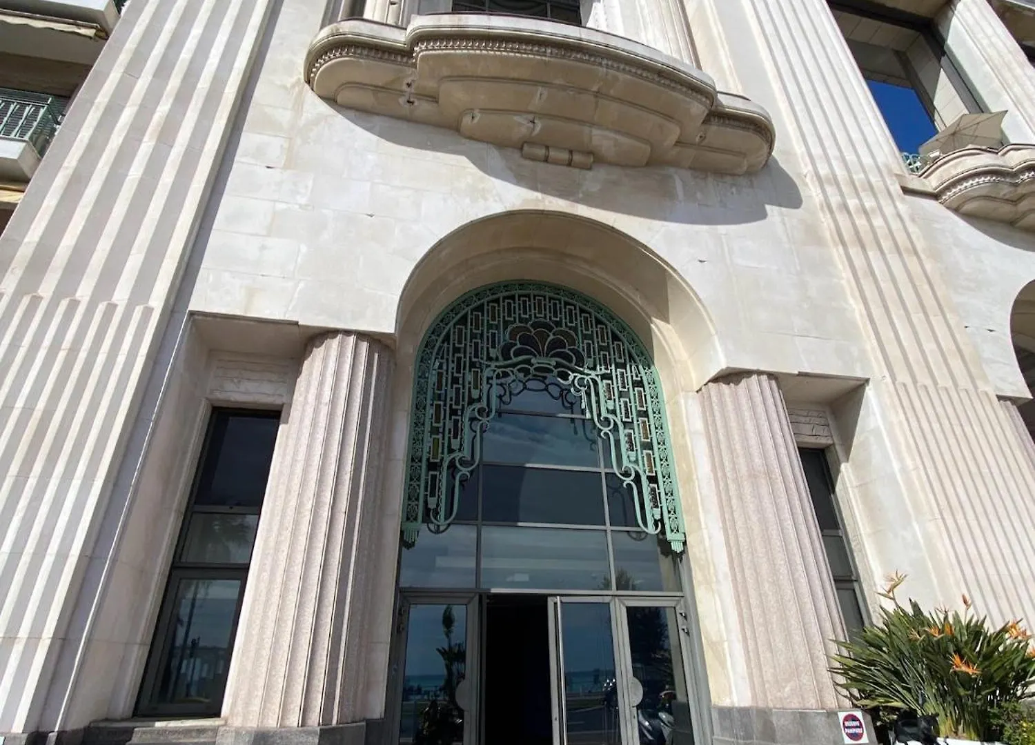 Le Grand Palais De La Mediterranee Beach Access Apartments - Top Choice In Nice