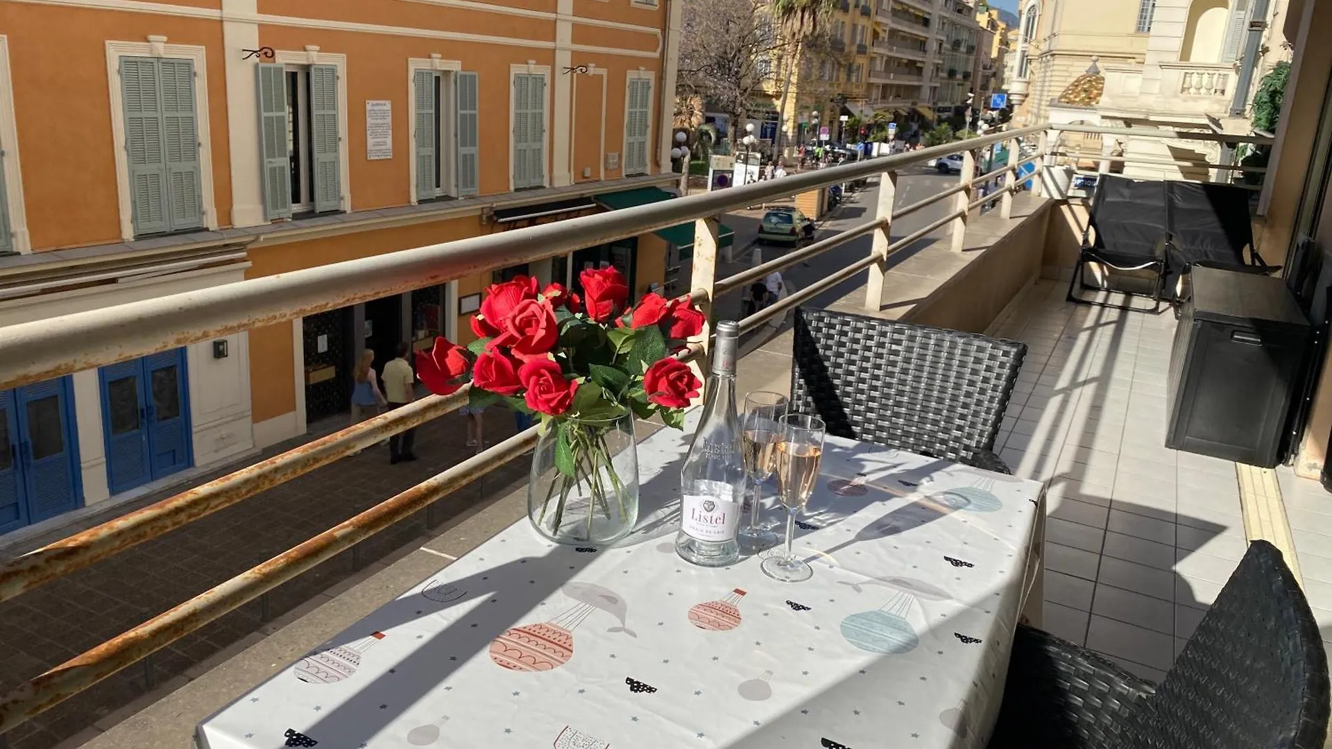 Le Grand Palais De La Mediterranee Beach Access Apartments - Top Choice In Nice France