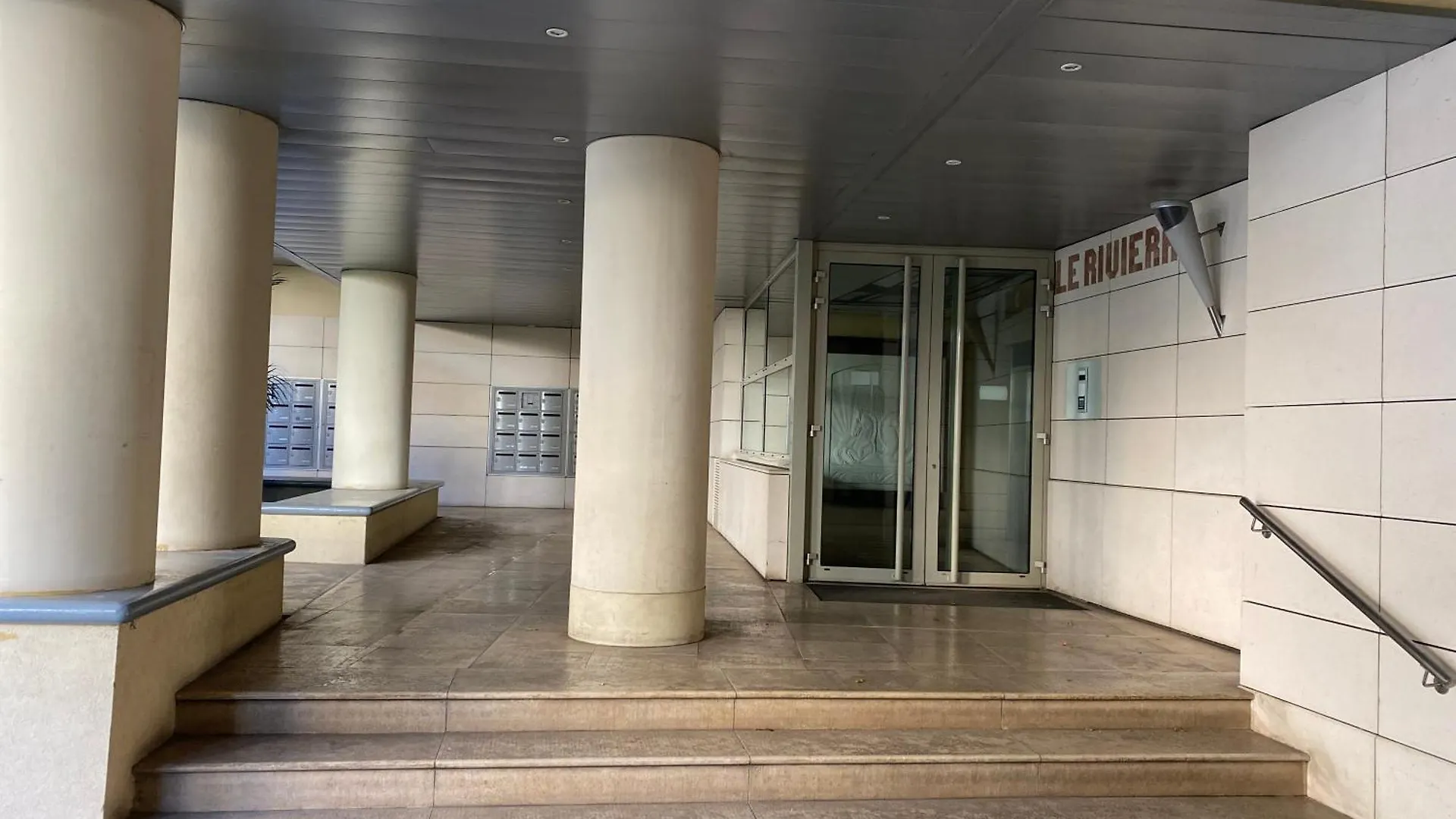 Le Grand Palais De La Mediterranee Beach Access Apartments - Top Choice In Nice