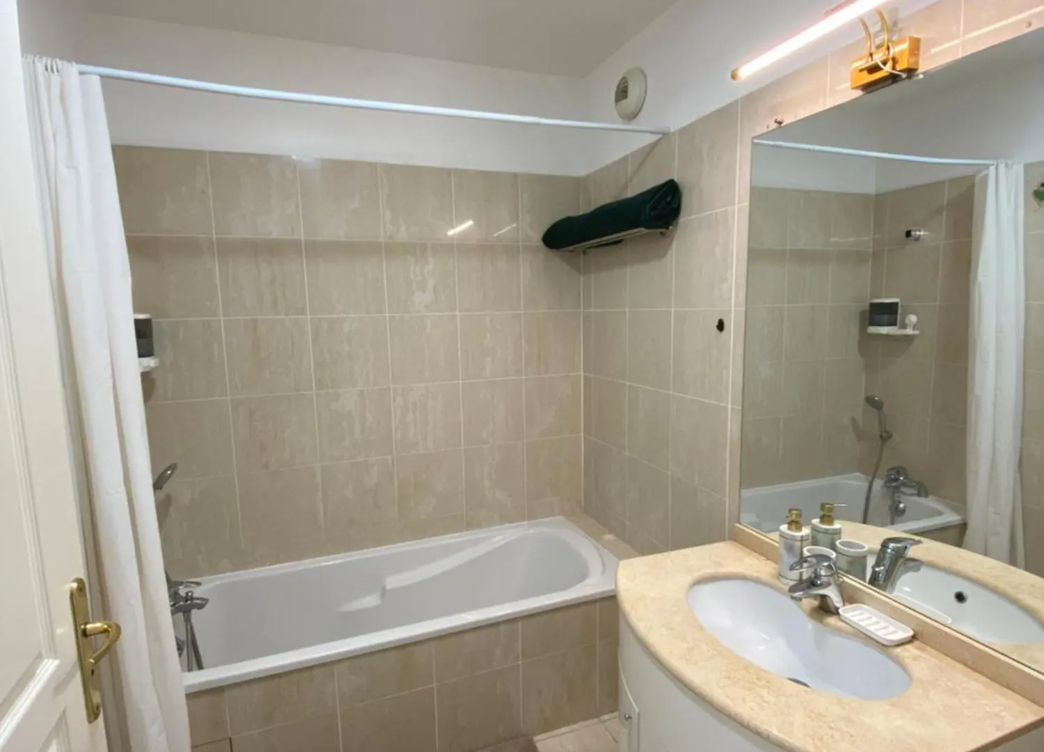 Le Grand Palais De La Mediterranee Beach Access Apartments - Top Choice In Nice