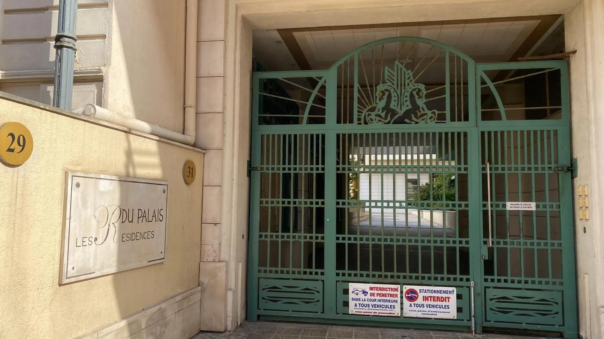 Le Grand Palais De La Mediterranee Beach Access Apartments - Top Choice In Nice