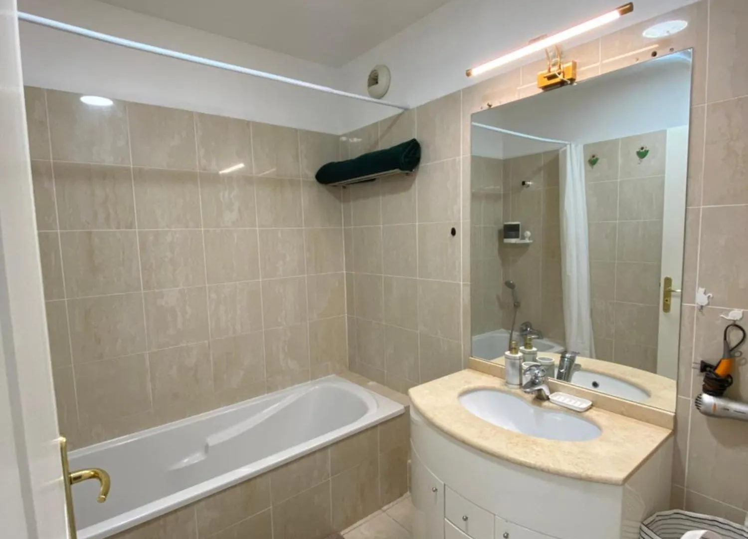 Le Grand Palais De La Mediterranee Beach Access Apartments - Top Choice In Nice