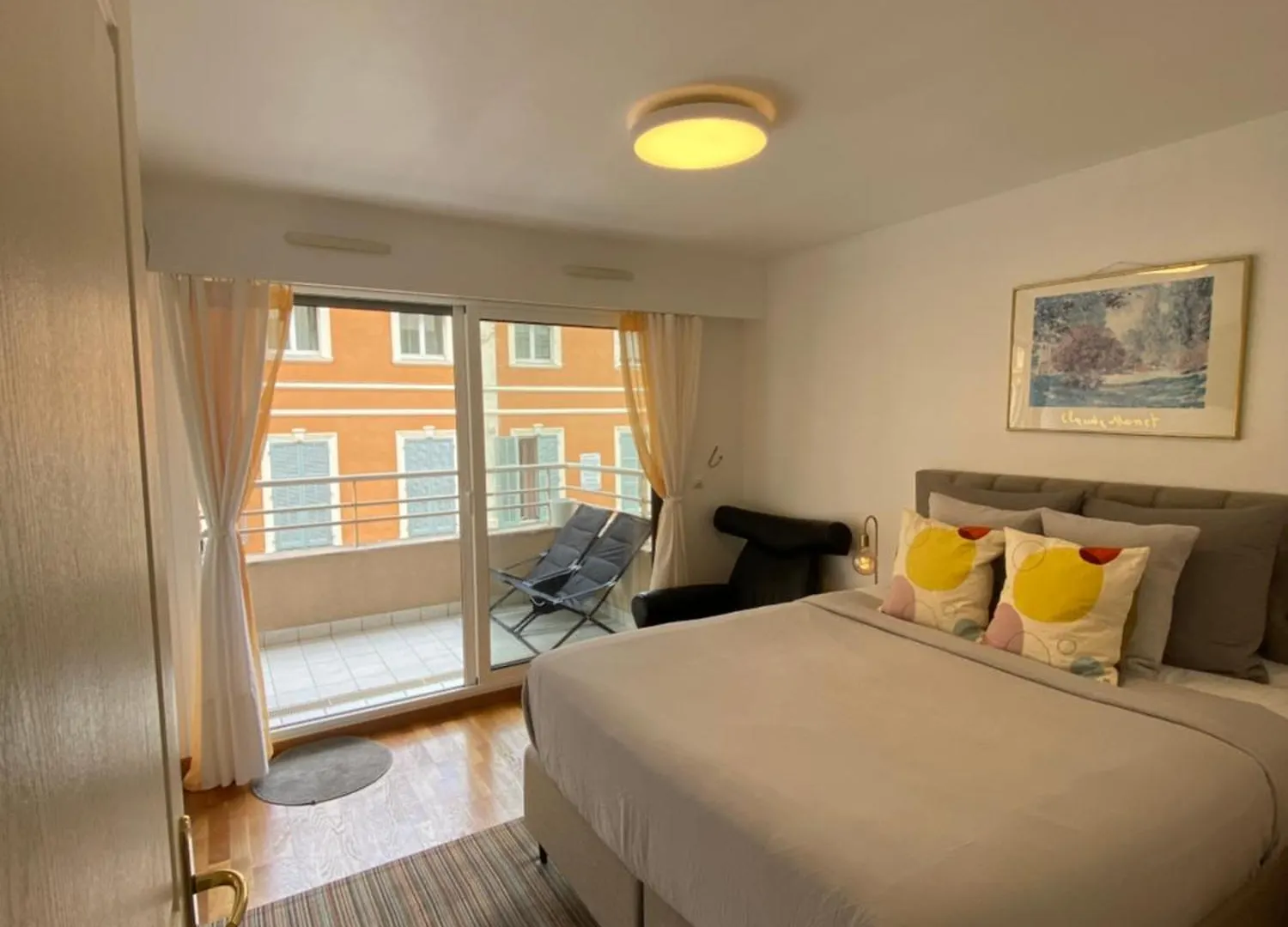 Le Grand Palais De La Mediterranee Beach Access Apartments - Top Choice In Nice