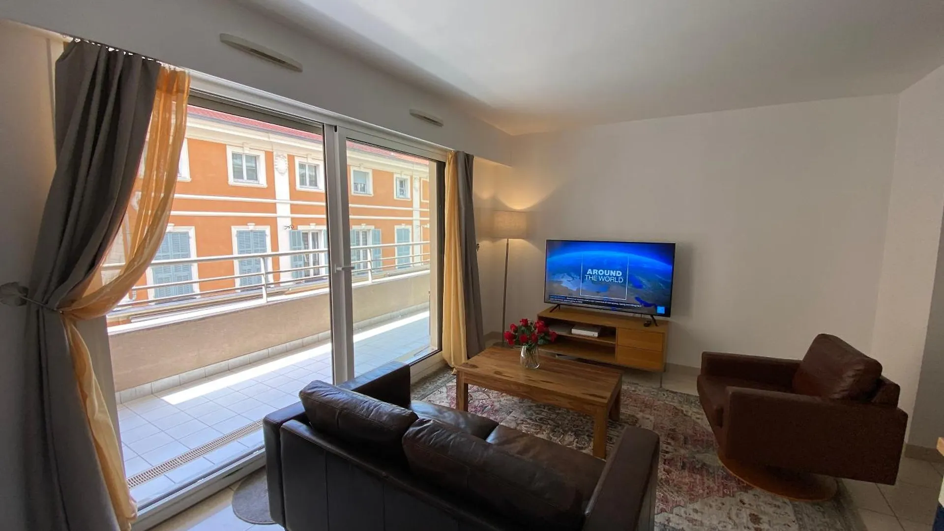 Le Grand Palais De La Mediterranee Beach Access Apartments - Top Choice In Nice France