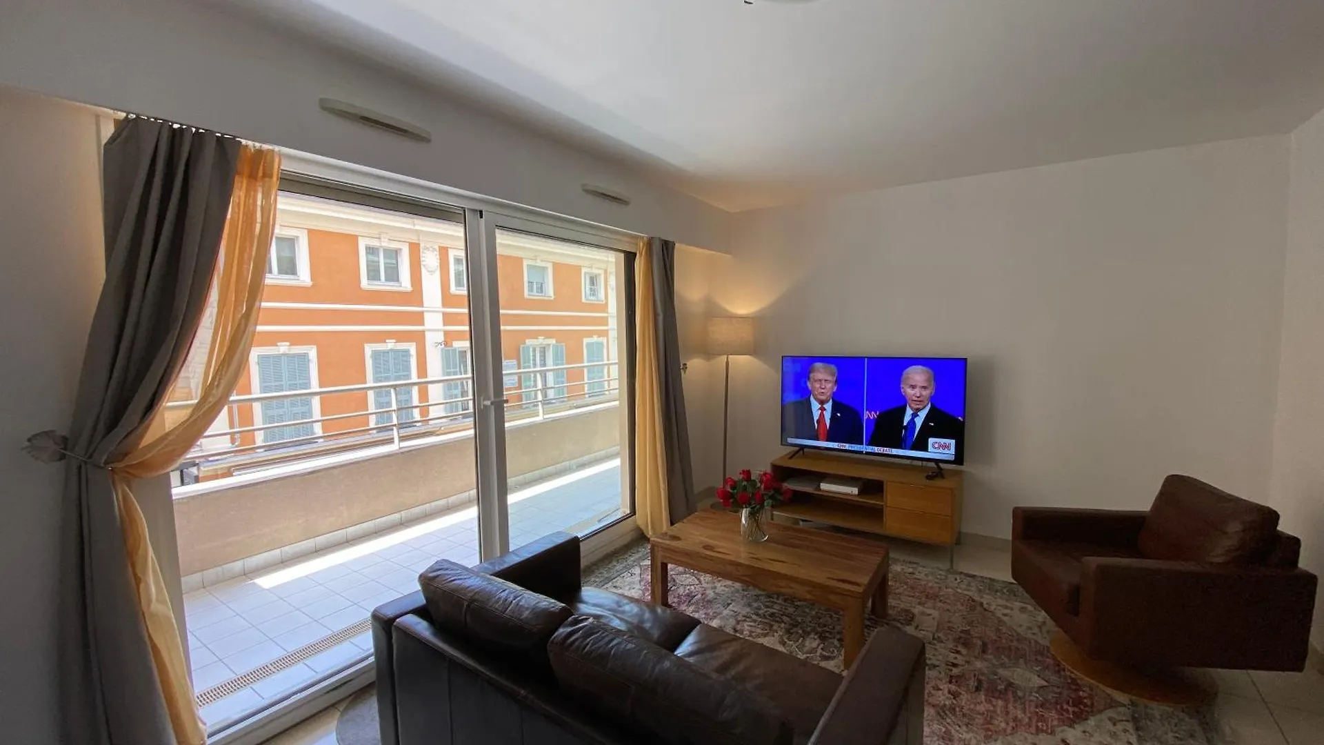 Le Grand Palais De La Mediterranee Beach Access Apartments - Top Choice In Nice