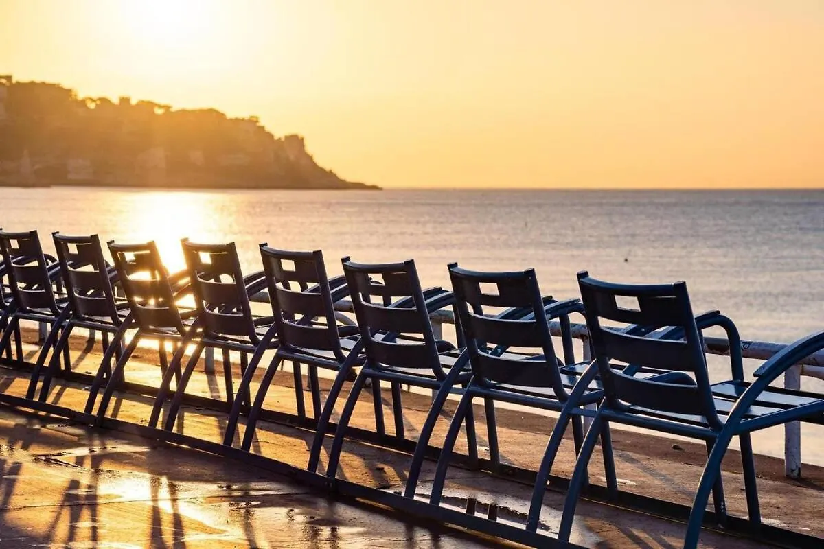 Le Grand Palais De La Mediterranee Beach Access Apartments - Top Choice In Nice France