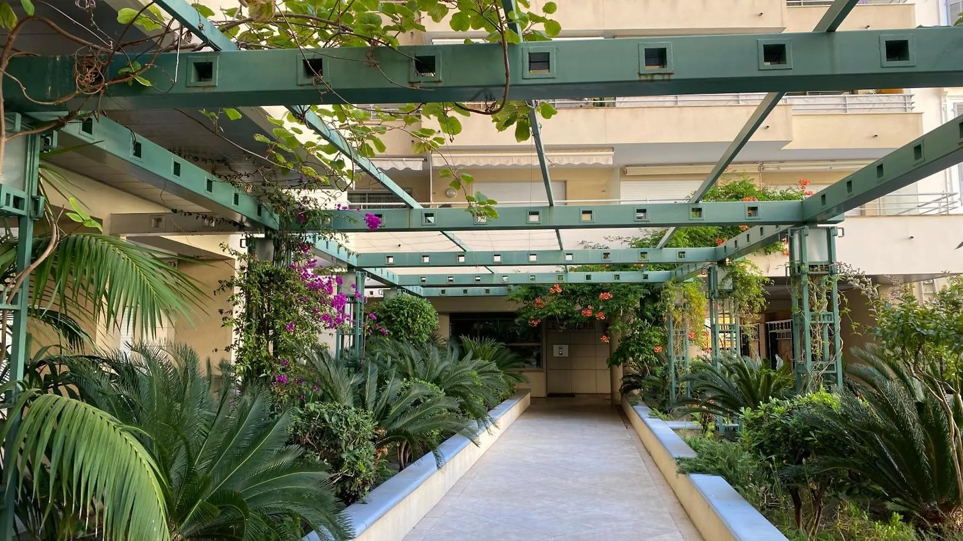 Le Grand Palais De La Mediterranee Beach Access Apartments - Top Choice In Nizza